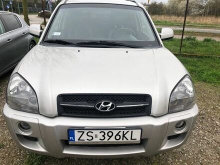 Хендай Туксон 2009 в Киеве на Automoto.ua Бежевый Хендай Туксон, объемом двигателя 2 л и пробегом 140 тыс. км за 4200 $, фото 1 на Automoto.ua
