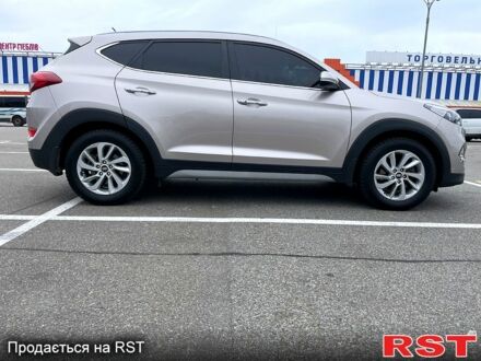 Хендай Туксон 2018 в Киеве на Automoto.ua Бежевый Хендай Туксон, объемом двигателя 2 л и пробегом 90 тыс. км за 21999 $, фото 1 на Automoto.ua