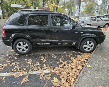 Черный Хендай Туксон, объемом двигателя 2 л и пробегом 250 тыс. км за 4450 $, фото 2 на Automoto.ua