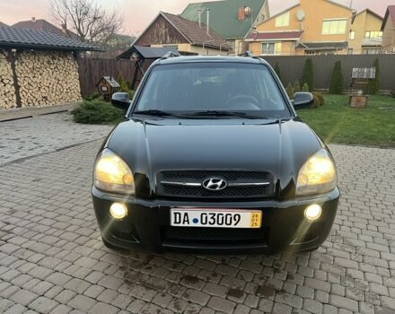 Черный Хендай Туксон, объемом двигателя 2 л и пробегом 276 тыс. км за 6950 $, фото 1 на Automoto.ua