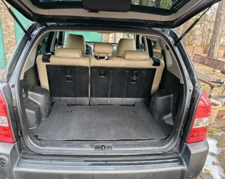 Черный Хендай Туксон, объемом двигателя 2 л и пробегом 320 тыс. км за 7000 $, фото 4 на Automoto.ua