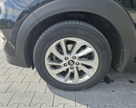 Чорний Хендай Туксон, об'ємом двигуна 2 л та пробігом 187 тис. км за 17000 $, фото 5 на Automoto.ua