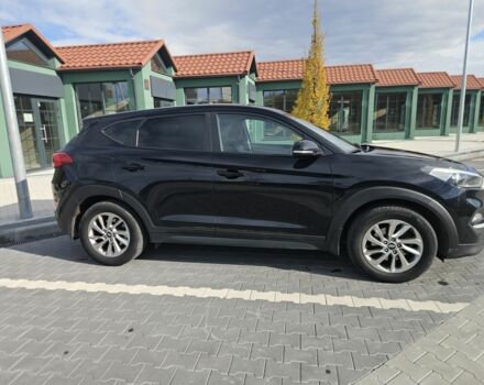 Чорний Хендай Туксон, об'ємом двигуна 2 л та пробігом 187 тис. км за 17000 $, фото 3 на Automoto.ua