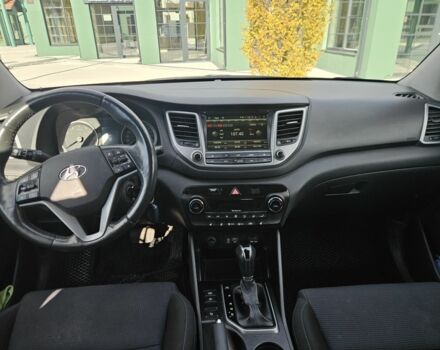 Чорний Хендай Туксон, об'ємом двигуна 2 л та пробігом 187 тис. км за 17000 $, фото 7 на Automoto.ua