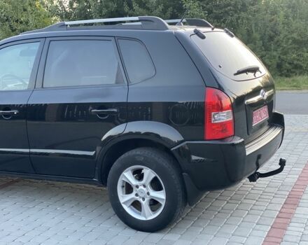 Черный Хендай Туксон, объемом двигателя 2 л и пробегом 250 тыс. км за 7950 $, фото 9 на Automoto.ua