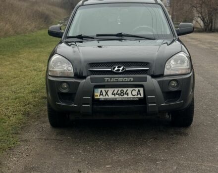 Черный Хендай Туксон, объемом двигателя 2 л и пробегом 220 тыс. км за 7000 $, фото 1 на Automoto.ua