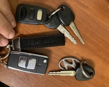 Чорний Хендай Туксон, об'ємом двигуна 2 л та пробігом 248 тис. км за 6500 $, фото 21 на Automoto.ua