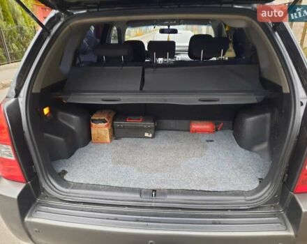 Черный Хендай Туксон, объемом двигателя 2 л и пробегом 167 тыс. км за 7900 $, фото 5 на Automoto.ua