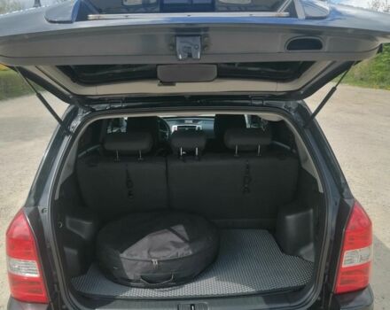 Чорний Хендай Туксон, об'ємом двигуна 2 л та пробігом 257 тис. км за 8900 $, фото 7 на Automoto.ua