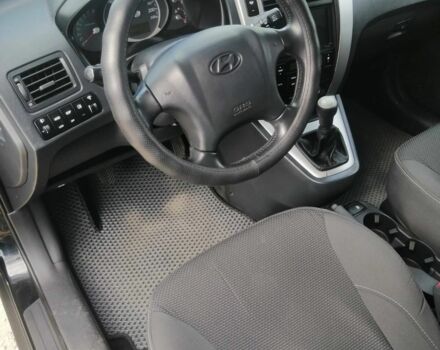 Чорний Хендай Туксон, об'ємом двигуна 2 л та пробігом 257 тис. км за 8900 $, фото 4 на Automoto.ua