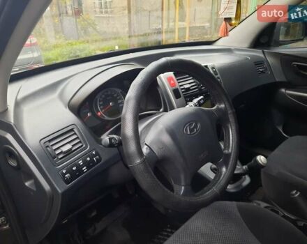 Черный Хендай Туксон, объемом двигателя 2 л и пробегом 167 тыс. км за 7900 $, фото 3 на Automoto.ua