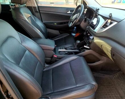 Черный Хендай Туксон, объемом двигателя 2 л и пробегом 148 тыс. км за 17800 $, фото 3 на Automoto.ua