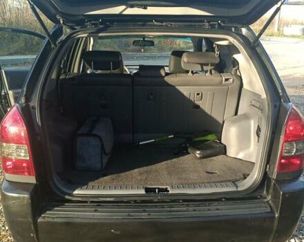 Черный Хендай Туксон, объемом двигателя 2 л и пробегом 236 тыс. км за 6000 $, фото 16 на Automoto.ua