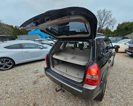 Черный Хендай Туксон, объемом двигателя 0 л и пробегом 235 тыс. км за 3200 $, фото 4 на Automoto.ua