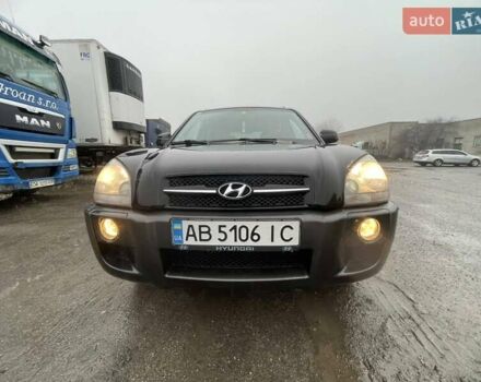 Черный Хендай Туксон, объемом двигателя 1.99 л и пробегом 204 тыс. км за 6100 $, фото 7 на Automoto.ua