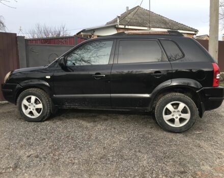 Чорний Хендай Туксон, об'ємом двигуна 2 л та пробігом 270 тис. км за 5850 $, фото 4 на Automoto.ua