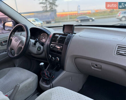 Хендай Туксон 2004 у Тернополі на Automoto.ua Чорний Хендай Туксон, об'ємом двигуна 1.99 л та пробігом 293 тис. км за 6300 $, фото 34 на Automoto.ua