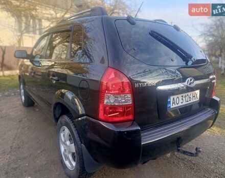 Черный Хендай Туксон, объемом двигателя 1.99 л и пробегом 302 тыс. км за 6300 $, фото 4 на Automoto.ua