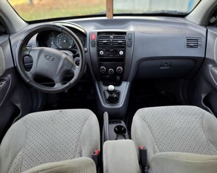 Черный Хендай Туксон, объемом двигателя 2 л и пробегом 280 тыс. км за 3250 $, фото 3 на Automoto.ua