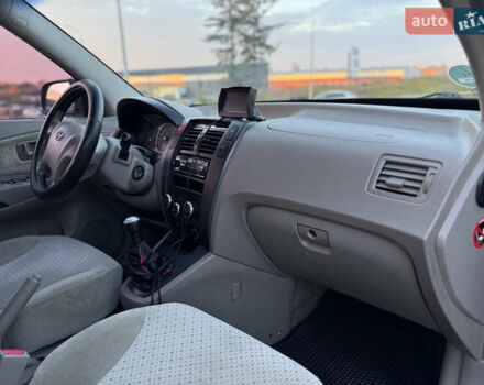 Хендай Туксон 2004 у Тернополі на Automoto.ua Чорний Хендай Туксон, об'ємом двигуна 1.99 л та пробігом 293 тис. км за 6300 $, фото 27 на Automoto.ua