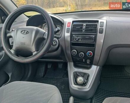 Хендай Туксон 2005 в Харькове на Automoto.ua Черный Хендай Туксон, объемом двигателя 1.98 л и пробегом 192 тыс. км за 7200 $, фото 15 на Automoto.ua
