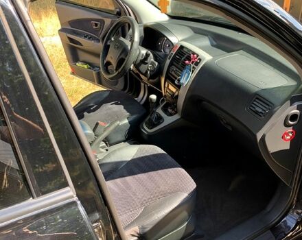 Хендай Туксон 2005 у Кропивницькому (Кіровограді) на Automoto.ua Чорний Хендай Туксон, об'ємом двигуна 2 л та пробігом 219 тис. км за 8800 $, фото 7 на Automoto.ua