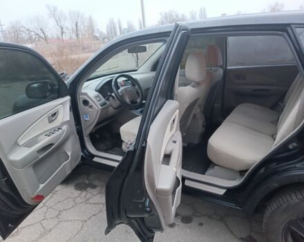 Черный Хендай Туксон, объемом двигателя 2 л и пробегом 293 тыс. км за 4300 $, фото 5 на Automoto.ua