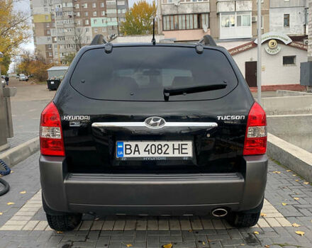 Черный Хендай Туксон, объемом двигателя 2 л и пробегом 219 тыс. км за 8400 $, фото 3 на Automoto.ua
