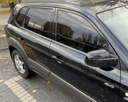 Черный Хендай Туксон, объемом двигателя 2 л и пробегом 219 тыс. км за 8400 $, фото 8 на Automoto.ua