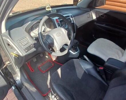 Черный Хендай Туксон, объемом двигателя 2 л и пробегом 310 тыс. км за 7300 $, фото 8 на Automoto.ua