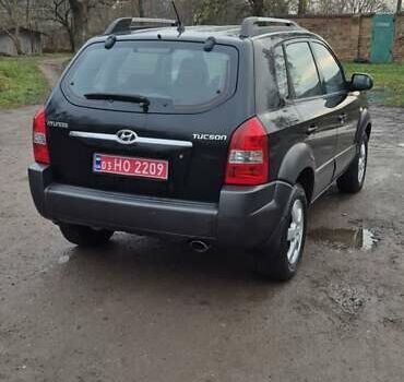 Черный Хендай Туксон, объемом двигателя 1.98 л и пробегом 230 тыс. км за 6390 $, фото 2 на Automoto.ua