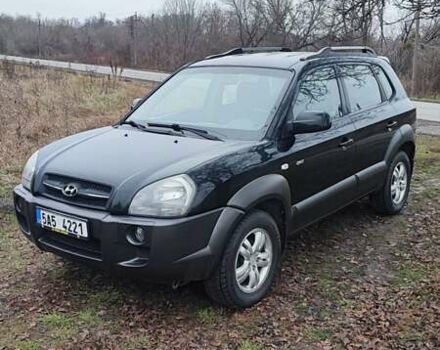 Черный Хендай Туксон, объемом двигателя 2 л и пробегом 284 тыс. км за 4700 $, фото 2 на Automoto.ua