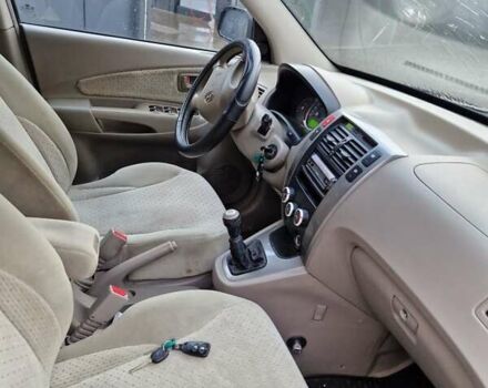 Черный Хендай Туксон, объемом двигателя 0 л и пробегом 165 тыс. км за 5800 $, фото 5 на Automoto.ua