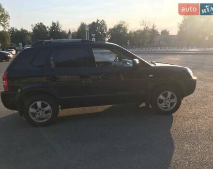 Черный Хендай Туксон, объемом двигателя 2 л и пробегом 253 тыс. км за 7500 $, фото 7 на Automoto.ua