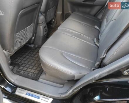 Черный Хендай Туксон, объемом двигателя 2 л и пробегом 208 тыс. км за 6950 $, фото 19 на Automoto.ua