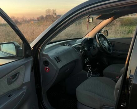 Черный Хендай Туксон, объемом двигателя 2 л и пробегом 137 тыс. км за 4300 $, фото 7 на Automoto.ua