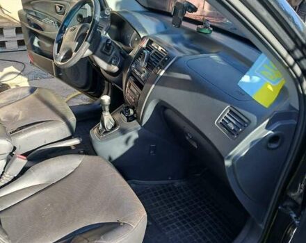 Черный Хендай Туксон, объемом двигателя 2 л и пробегом 176 тыс. км за 7300 $, фото 2 на Automoto.ua