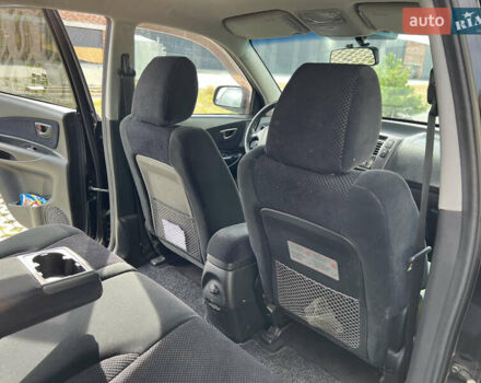 Черный Хендай Туксон, объемом двигателя 2 л и пробегом 255 тыс. км за 6900 $, фото 8 на Automoto.ua