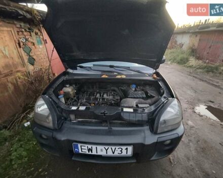 Черный Хендай Туксон, объемом двигателя 1.99 л и пробегом 370 тыс. км за 3300 $, фото 4 на Automoto.ua