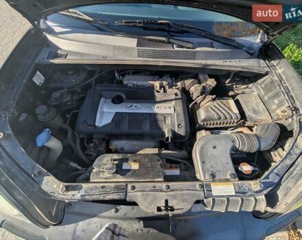 Черный Хендай Туксон, объемом двигателя 1.98 л и пробегом 226 тыс. км за 6500 $, фото 16 на Automoto.ua