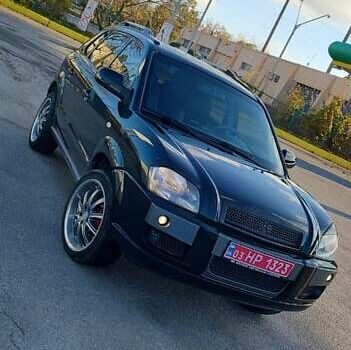 Хендай Туксон 2005 в Харькове на Automoto.ua Черный Хендай Туксон, объемом двигателя 1.98 л и пробегом 173 тыс. км за 8000 $, фото 9 на Automoto.ua