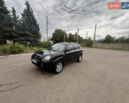 Черный Хендай Туксон, объемом двигателя 1.98 л и пробегом 215 тыс. км за 8600 $, фото 1 на Automoto.ua