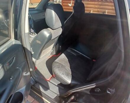 Черный Хендай Туксон, объемом двигателя 2 л и пробегом 315 тыс. км за 7000 $, фото 5 на Automoto.ua