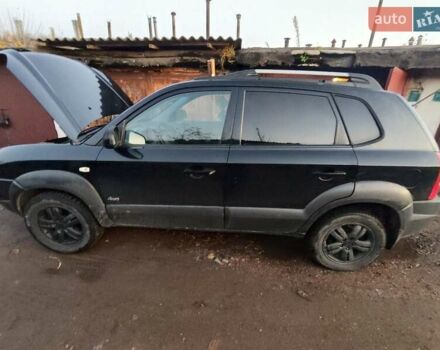 Черный Хендай Туксон, объемом двигателя 1.99 л и пробегом 370 тыс. км за 3300 $, фото 3 на Automoto.ua