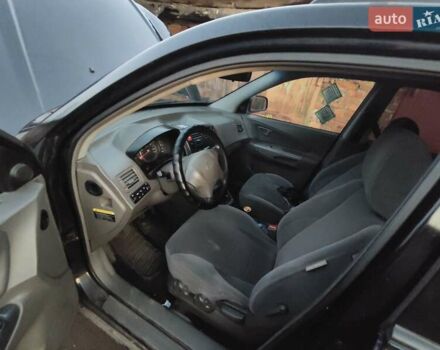 Черный Хендай Туксон, объемом двигателя 1.99 л и пробегом 370 тыс. км за 3300 $, фото 2 на Automoto.ua