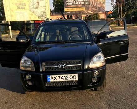 Черный Хендай Туксон, объемом двигателя 2 л и пробегом 253 тыс. км за 7600 $, фото 2 на Automoto.ua