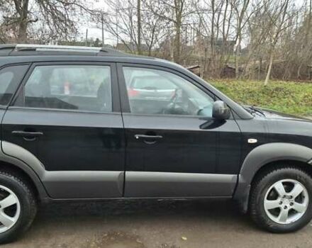 Черный Хендай Туксон, объемом двигателя 1.98 л и пробегом 230 тыс. км за 6390 $, фото 5 на Automoto.ua