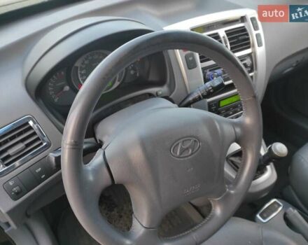 Черный Хендай Туксон, объемом двигателя 2 л и пробегом 208 тыс. км за 6950 $, фото 14 на Automoto.ua