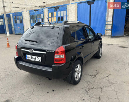 Черный Хендай Туксон, объемом двигателя 1.98 л и пробегом 215 тыс. км за 8600 $, фото 6 на Automoto.ua