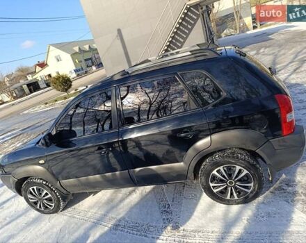 Черный Хендай Туксон, объемом двигателя 1.98 л и пробегом 285 тыс. км за 5600 $, фото 7 на Automoto.ua